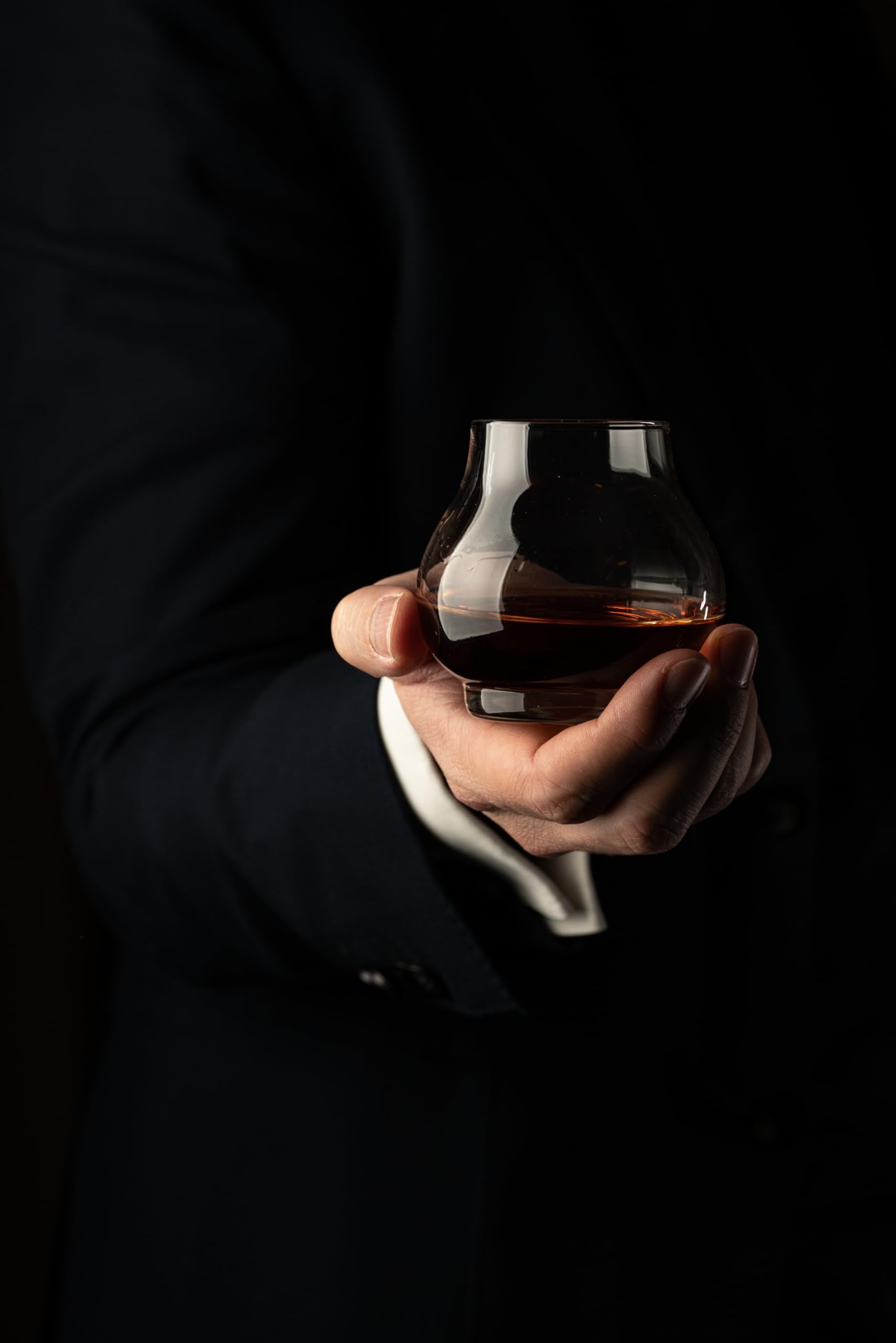 Petits Verres à Dégustation de Brandy, Cognac et Armagnac | 240 ml | Lot de 4 | Verres à Brandy Professionnels en Forme de Ballon pour Spiritueux Purs | Verres à Cognac sans Pied en Cristal