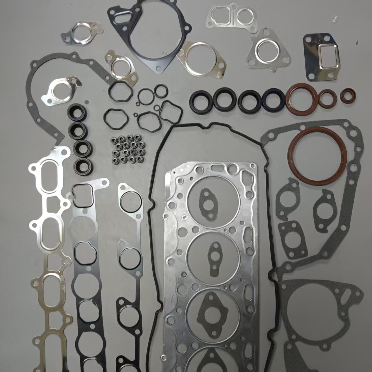 ENGINE REPAIR KIT 1000A407 1000A407