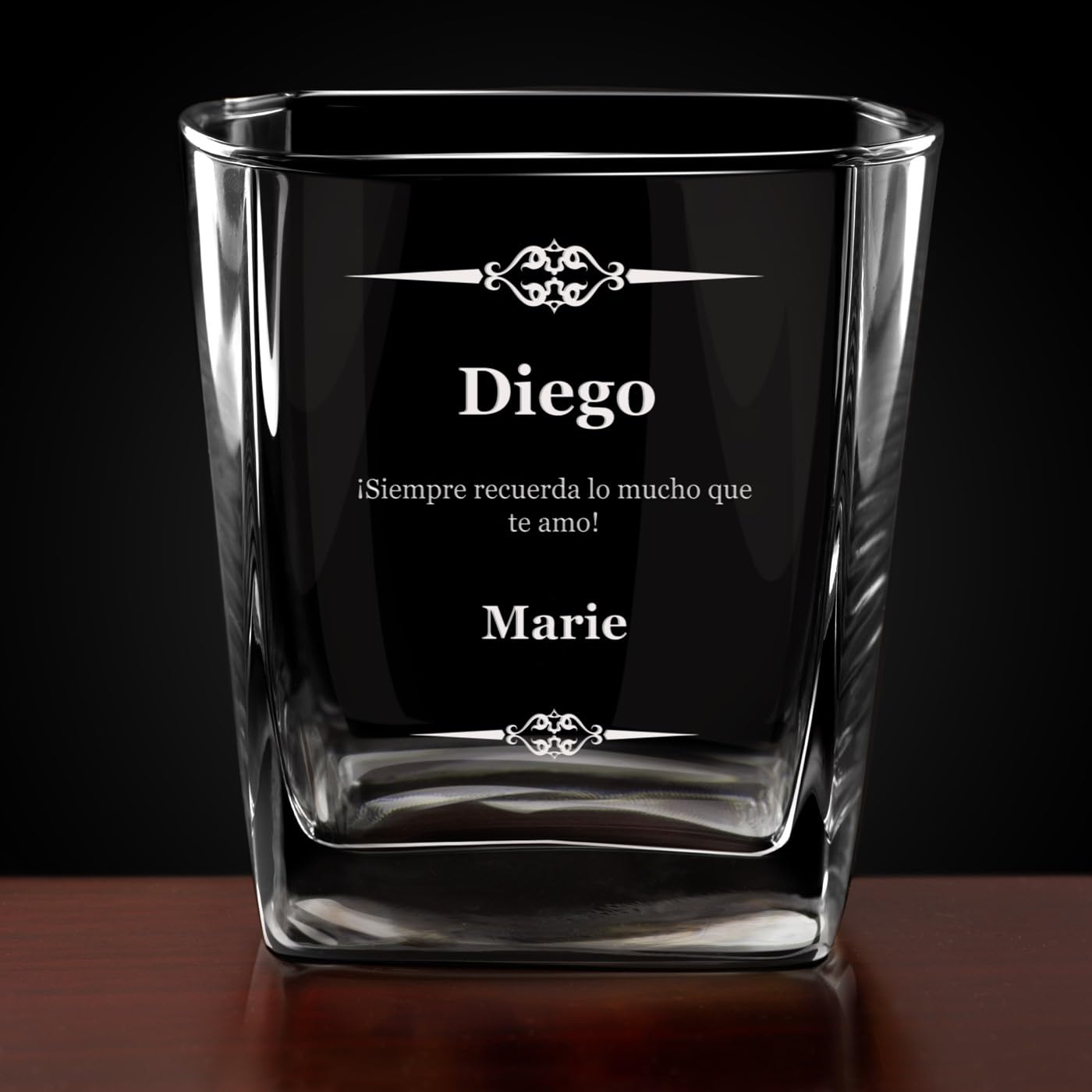Maverton Decantador de Whisky 700 ml con 6 Vasos Personalizados 250 ml - Jarra de Cristal con Tapa - Regalos Originales para Hombre Regalo Dia del Padre Cumpleaños Amigo Marido Abuelo - Amor