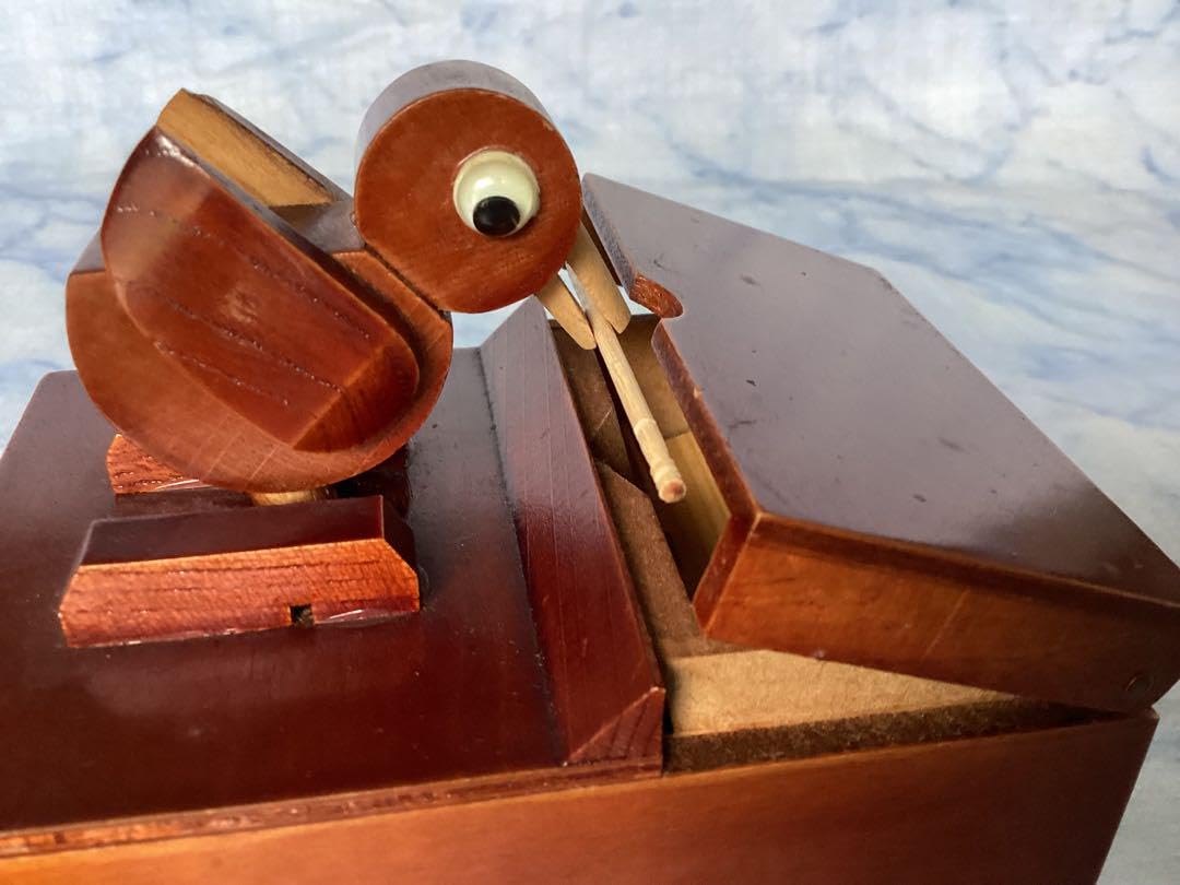 Amazon.co.jp: キツツキ カラクリ箱 爪楊枝入れ 伝統工芸品 木工細工