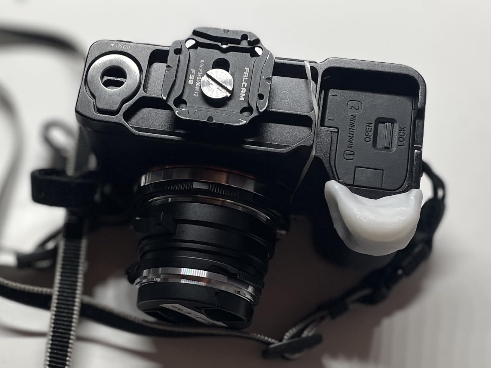 SMALLRIG Käfig-Set für Sony A7C II / A7CR mit Einer Kabelklemme für