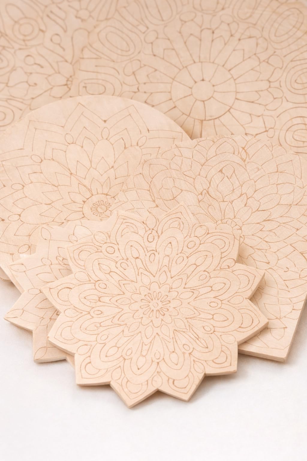 Mandalas de Madera para Pintar – Set de 7 Mandalas 20 cm con Rotuladores Acrílicos – Kit de Manualidades y Decoración Creativa