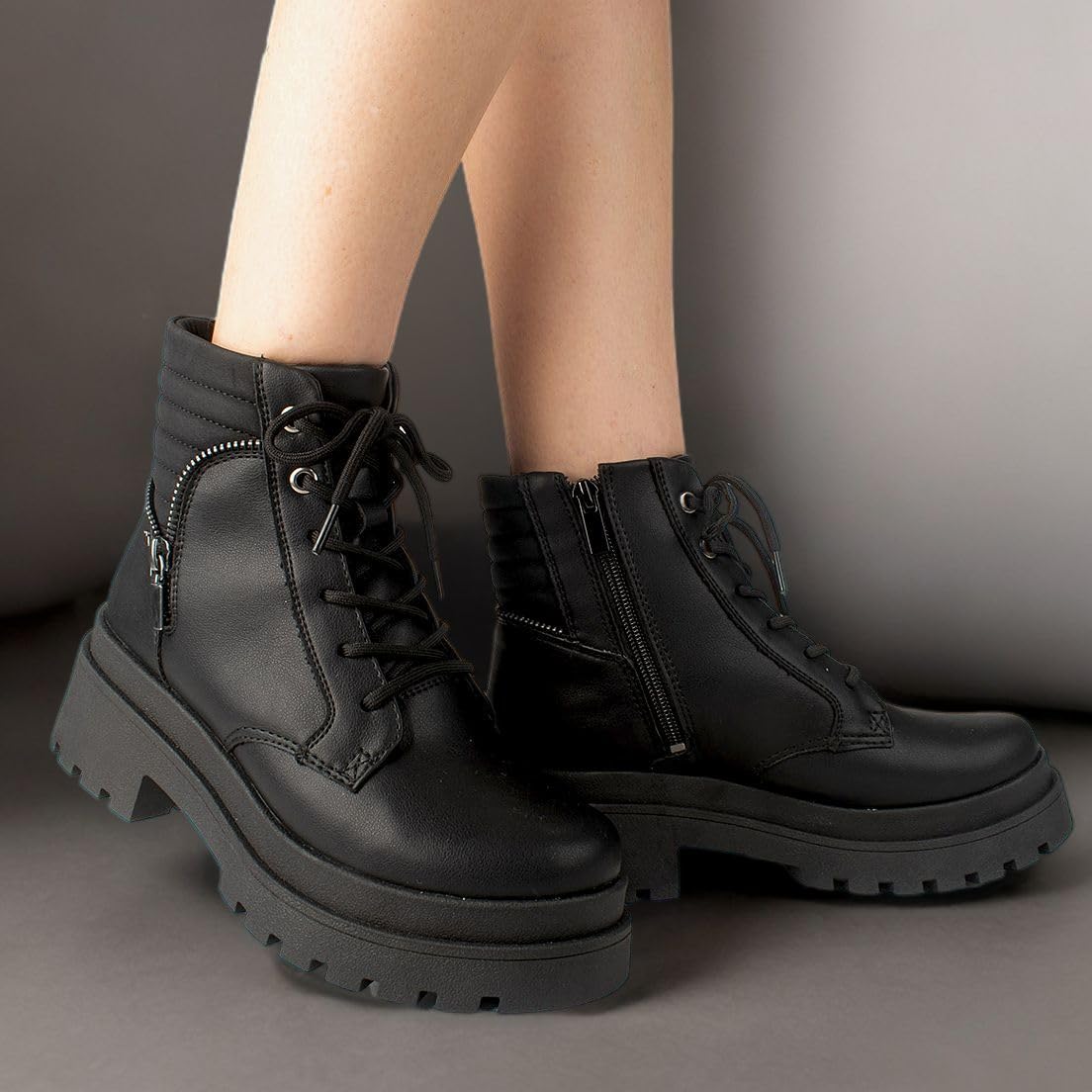 Coturno Feminino Dakota com Zíper Lateral Preto em promoção! Veja a oferta e mais achadinhos de Botas 8 Hoje é o melhor dia para comprar Coturno Feminino Dakota com Zíper Lateral Preto com aquele preço maroto! Promoção! Aproveite a oferta! 8