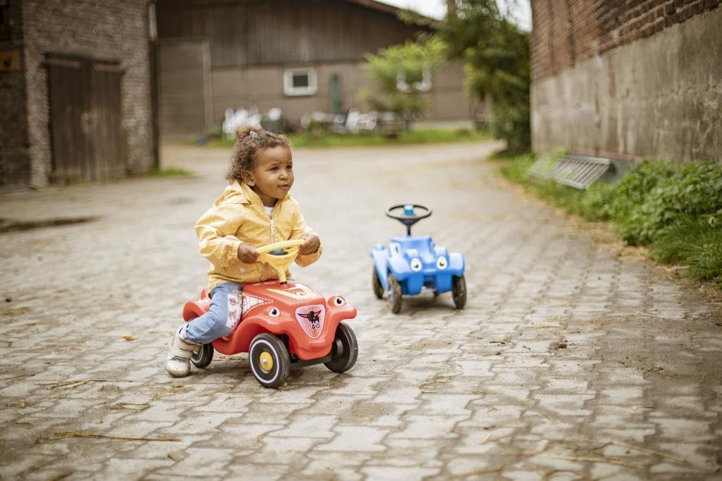 BIG-Bobby-Car-Classic Vigili del fuoco per bambini con adesivi in design pompiere, per ragazzi e ragazze, portata fino a 50 kg, veicolo antiscivolo per bambini a partire da 1 anno, Eor