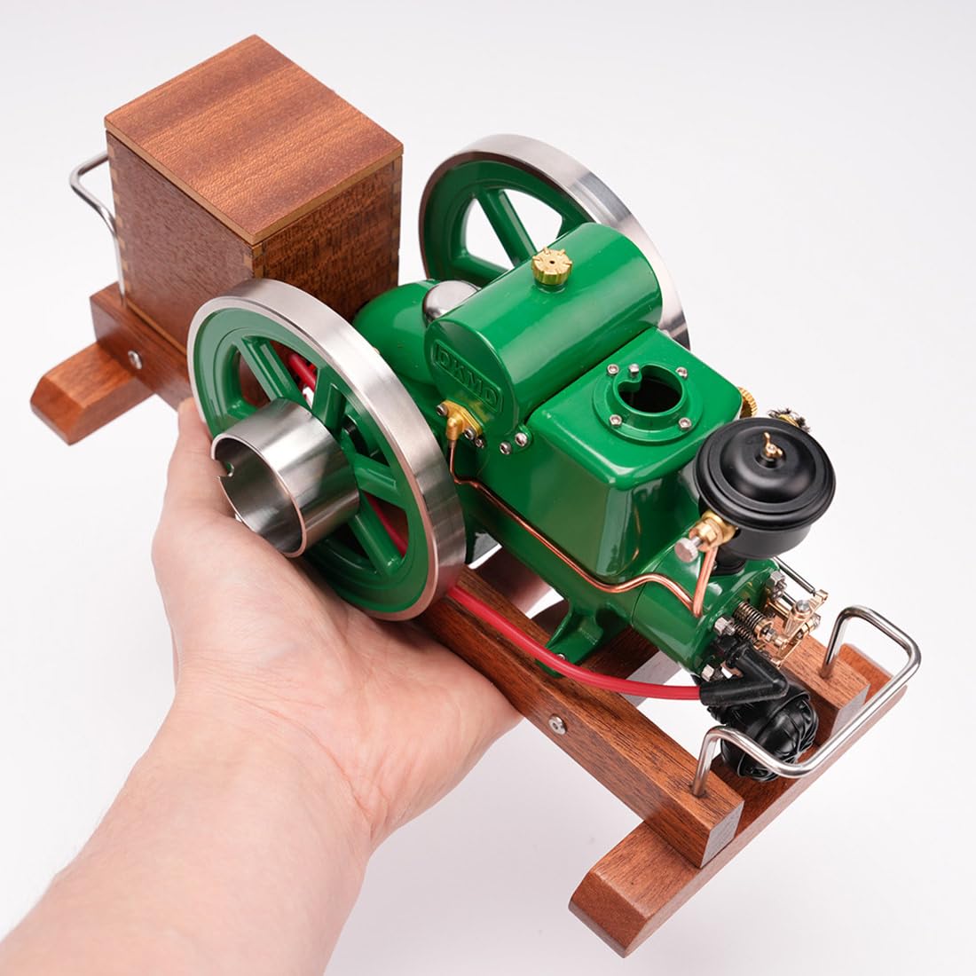 Retrol OKMO model silnika benzynowego, mini jednocylindrowy, czterosuwowy, chłodzony wodą, poziomy, funkcjonalny silnik spalinowy, zestaw modelarski z systemem zapłonowym/drewnianym stojakiem, prezent