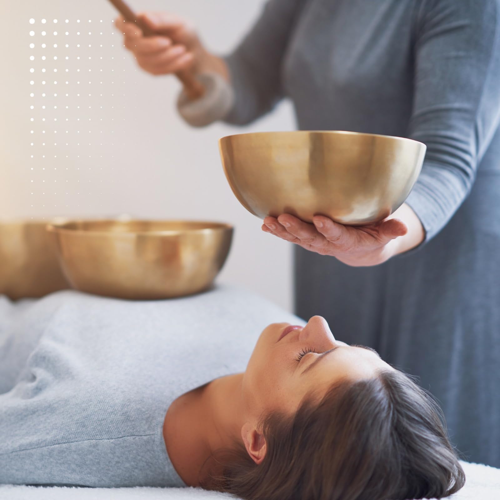 Peter Hess Klangschalen Set - Therapieklansgchalen Einsteiger Set bestehend aus Premium Universalschale, weicher und harter Filzschlägel, Klangschalenratgeber und Schutzhülle