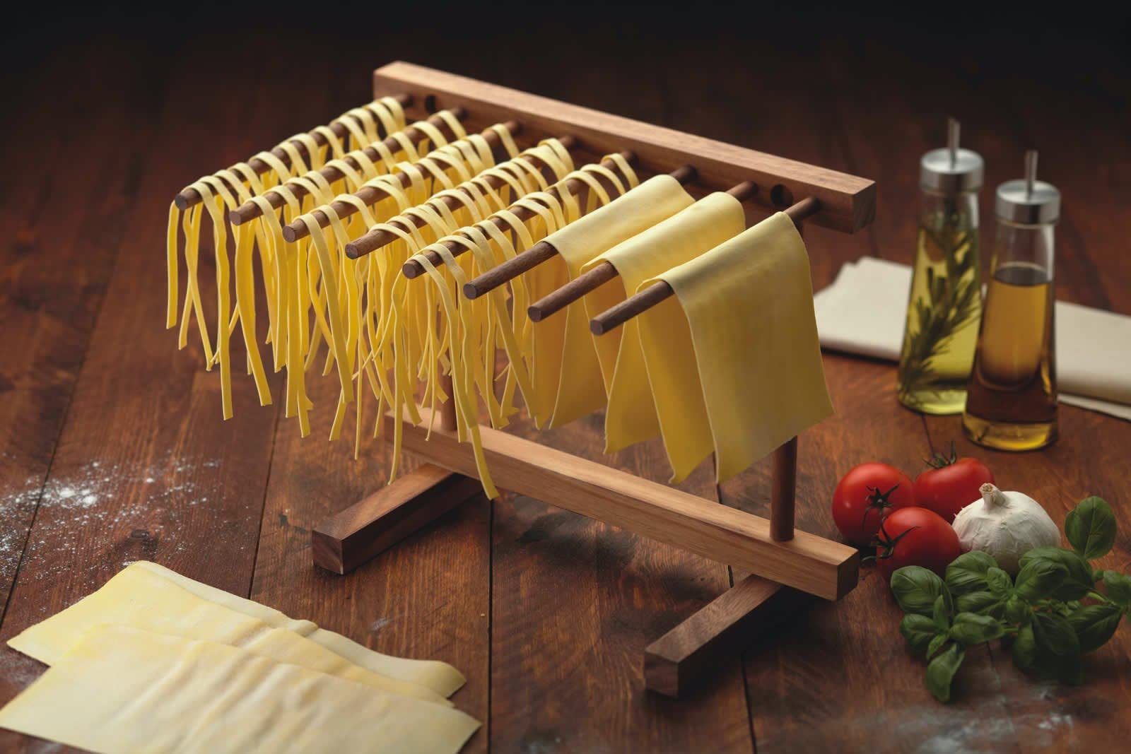 KitchenCraft Składany Stojak do Suszenia Makaronu World of Flavours, Drewniany, 36 × 30 × 23,5 cm – Kolor Brązowy