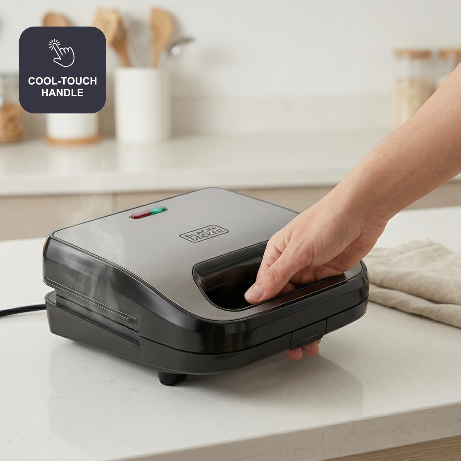 BLACK+DECKER - Appareil 3-en-1 | 750 W | Plaques interchangeables (sandwich, grill, gaufrier) | Antiadhésif | Easy Eject | Chauffe rapide | Poignée froide | Rangement câble | Sans BPA | LED