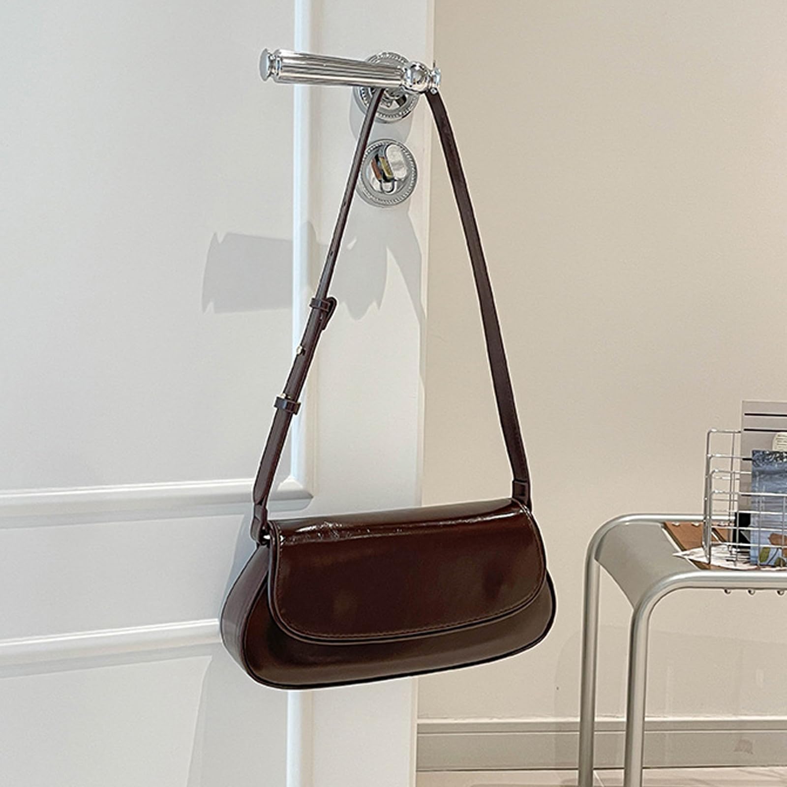 Elegante bolso de mano con correa cómoda para el