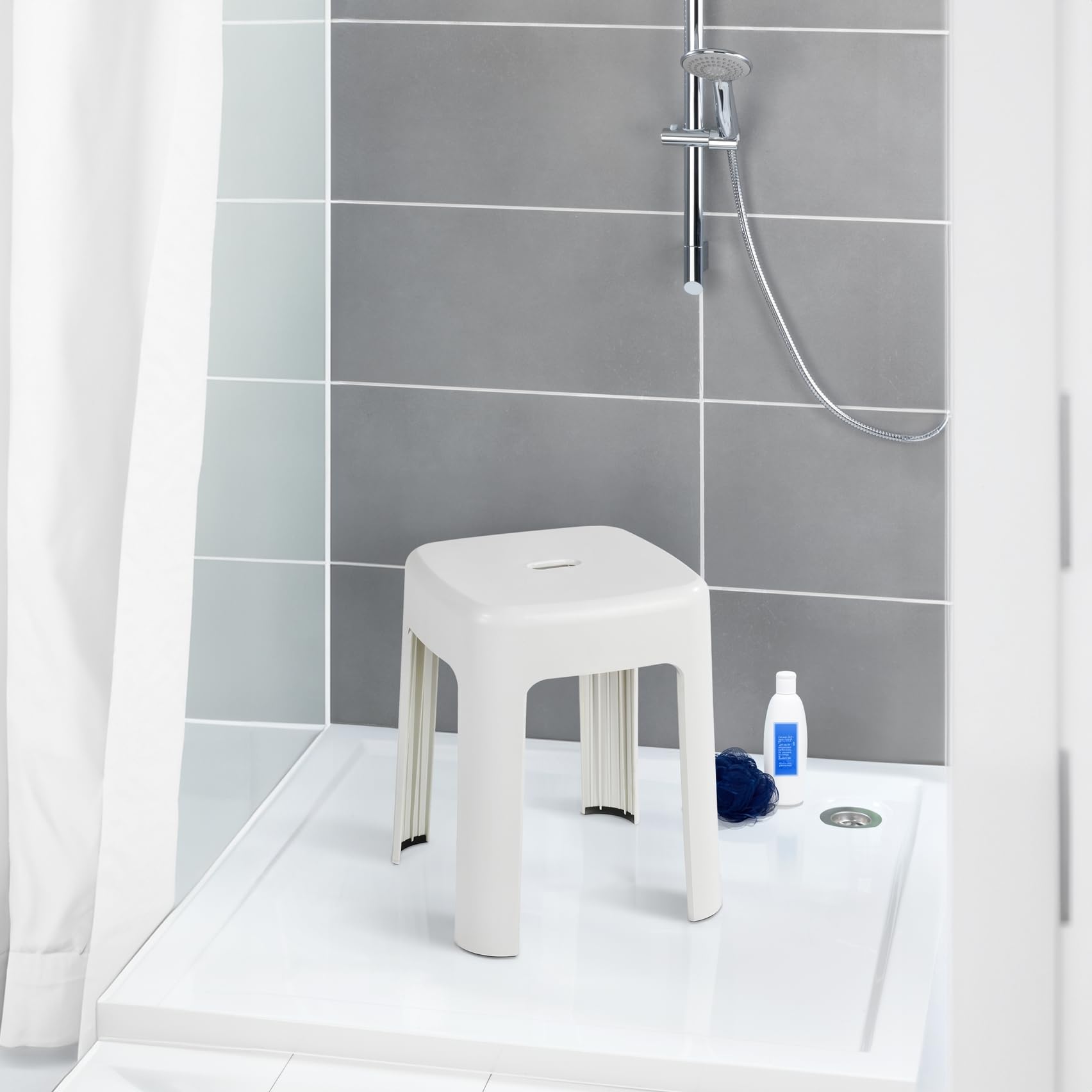 WENKO Sgabello da bagno Alaska - Badhocker. Polipropilene. 37 x 45.5 x 37 cm. Bianco