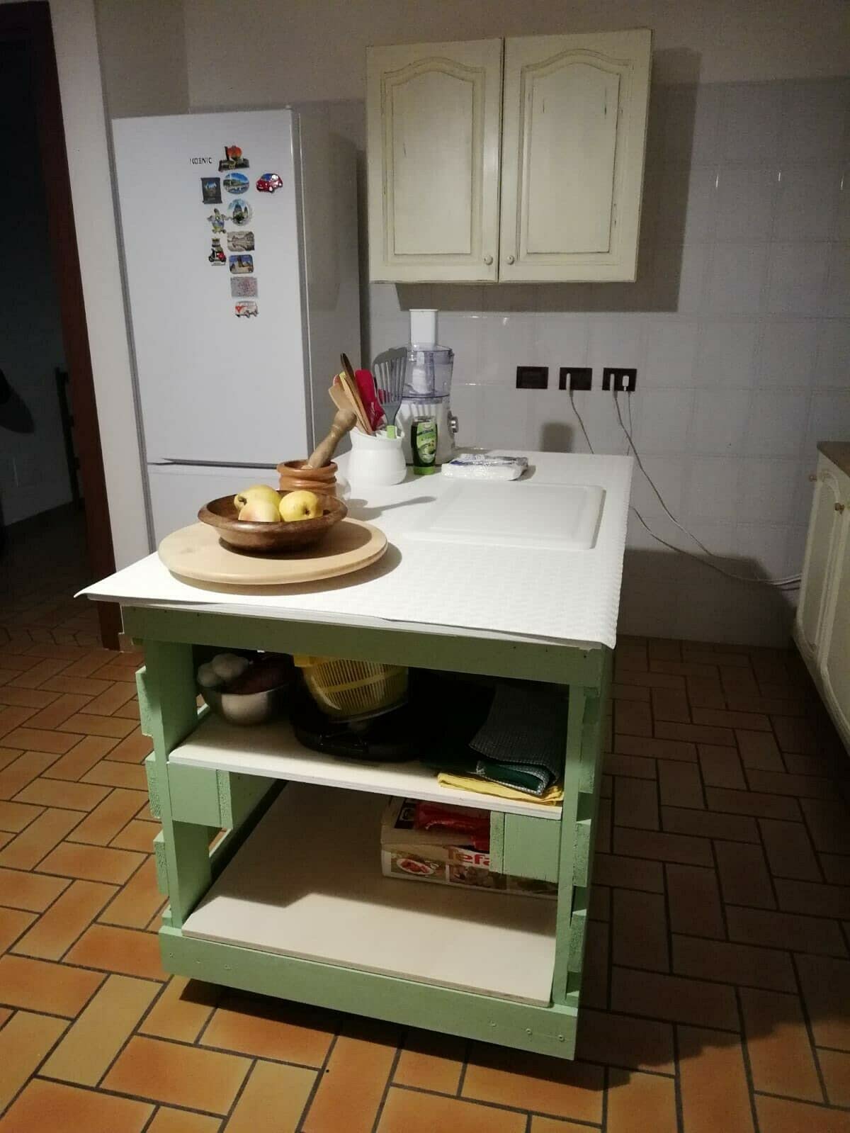 Pallet Legno 120x80 cm di tipo EPAL Compatibile EUR - Pallet in Legno di Abete di Qualità Creati a Mano, Bancale con Ottima Finitura Ideale per Arredo Interno e Esterno, Non verniciati
