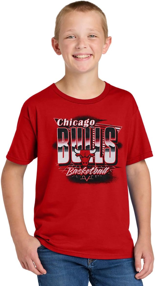 Outerstuff Chicago Bulls Juniors Boys 4-18 Team Logo Graphic T-Shirt