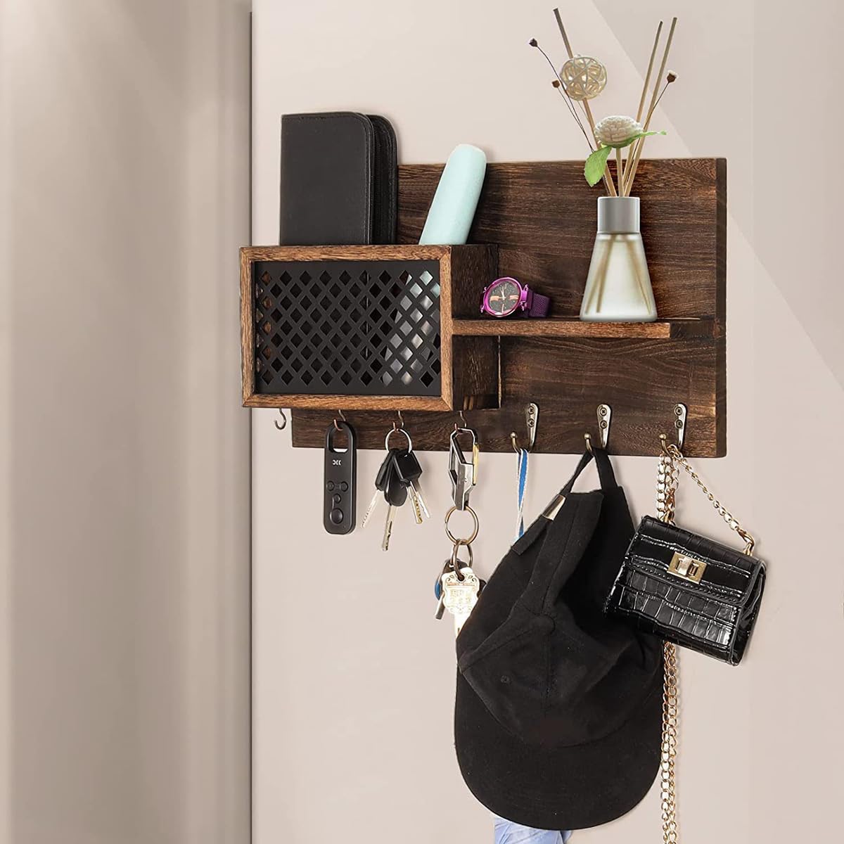 Porte-manteau mural avec étagère de rangement et 7 crochets, organiseur d'entrée avec panier tissé, design en bois massif durable pour couloir, chambre à coucher