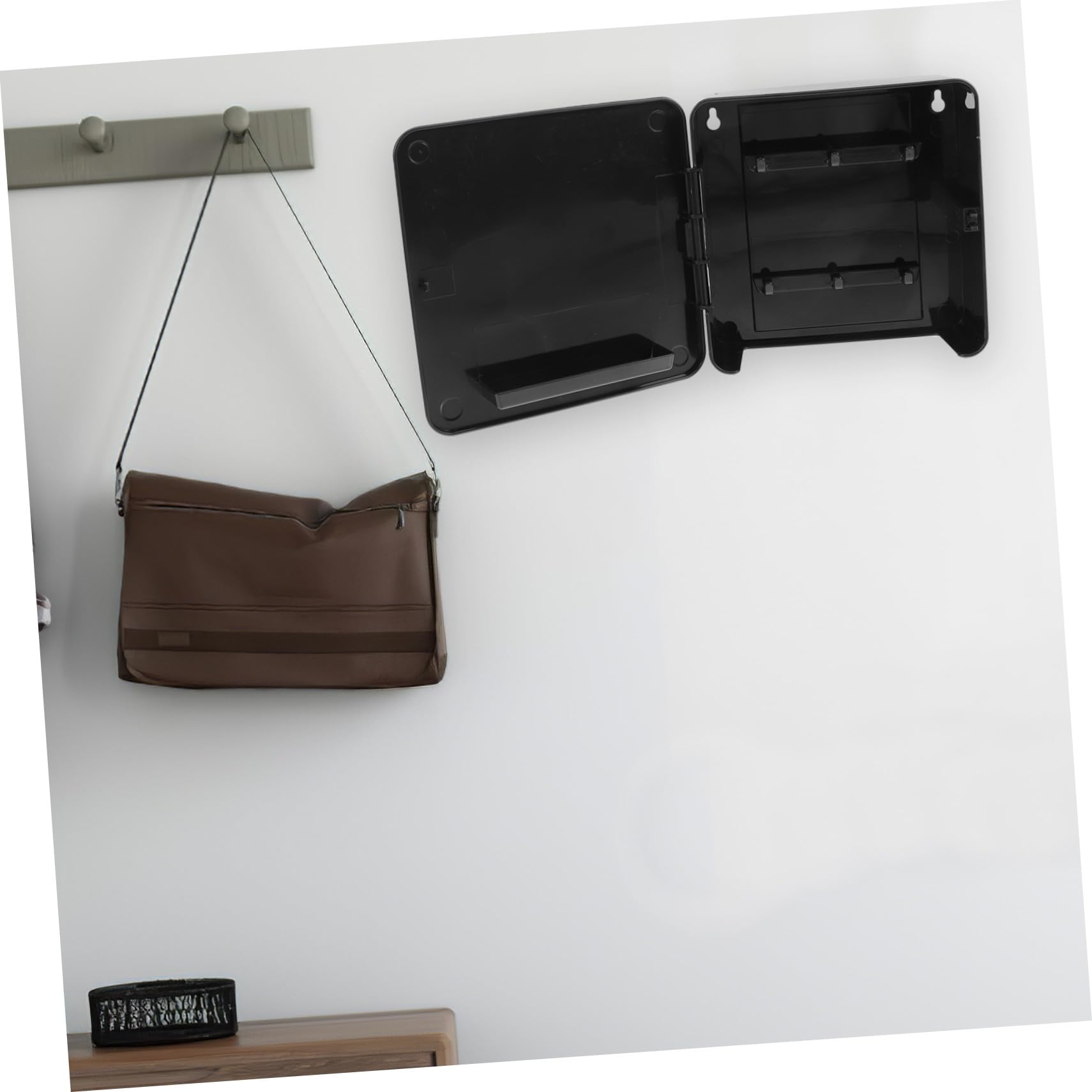 Portachiavi da Muro in Plastica, Appendichiavi Magnetico per Ingresso, per Chiavi e Lettere, Design Moderno, Nero, Salvaspazio