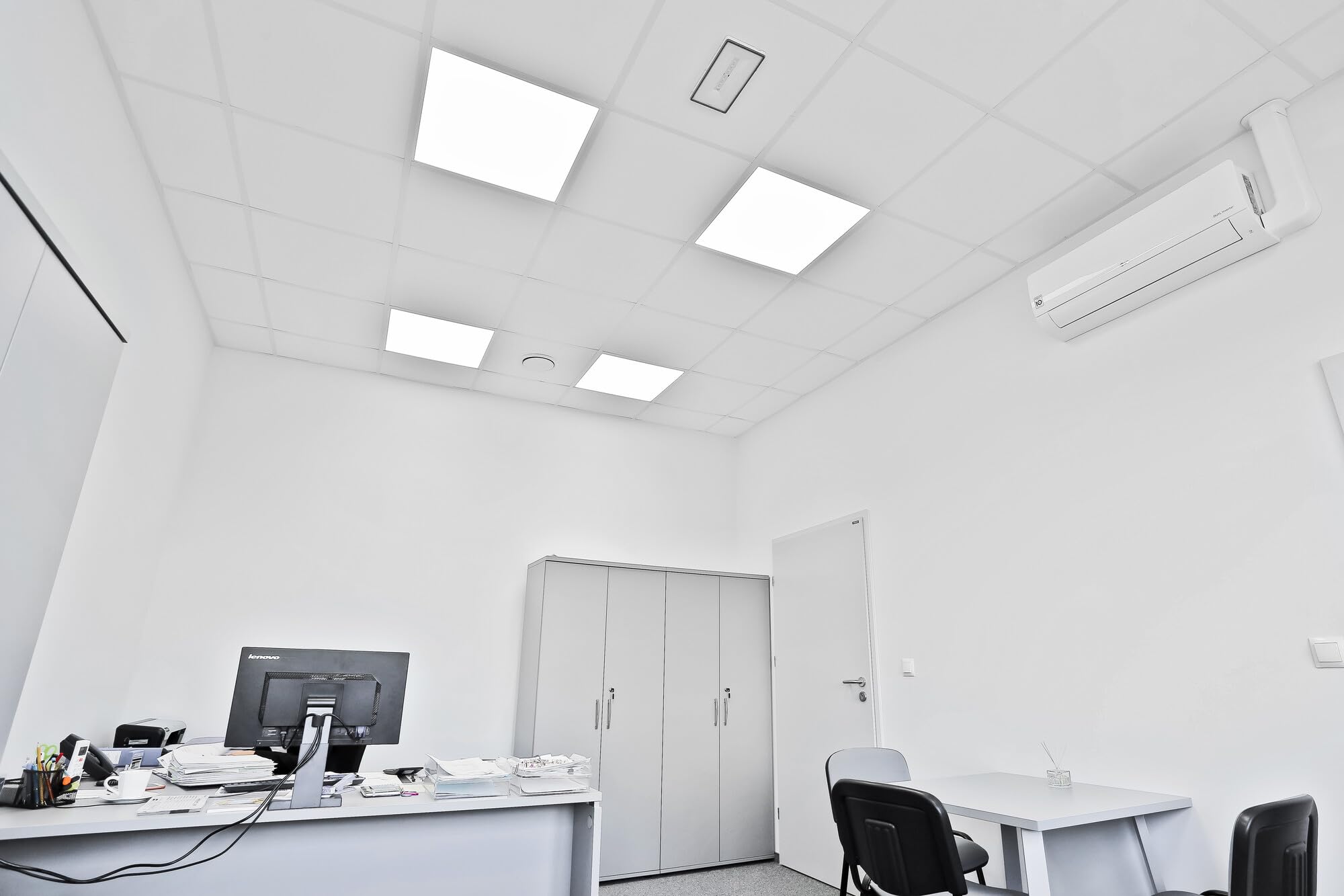 LEDVANCE Quadratische Einlege-Leuchten mit starker Entblendung, für 625 x 625 mm Deckensysteme PL COMP 625 V 33W 840 U19