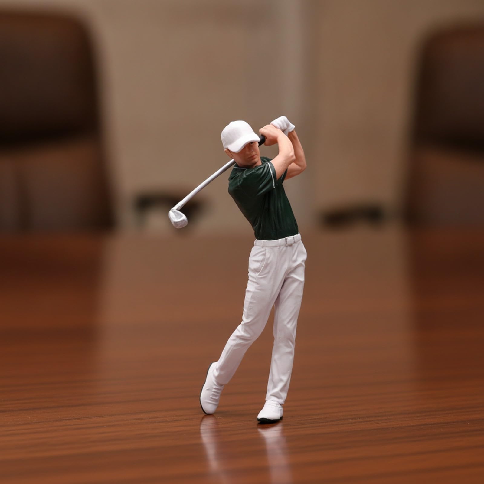 Amagogo Miniatura Golfista Pintada a Mano Autoportante Figura Golfista con Golf Compacto Adorno Resina con Base Estable para Oficina