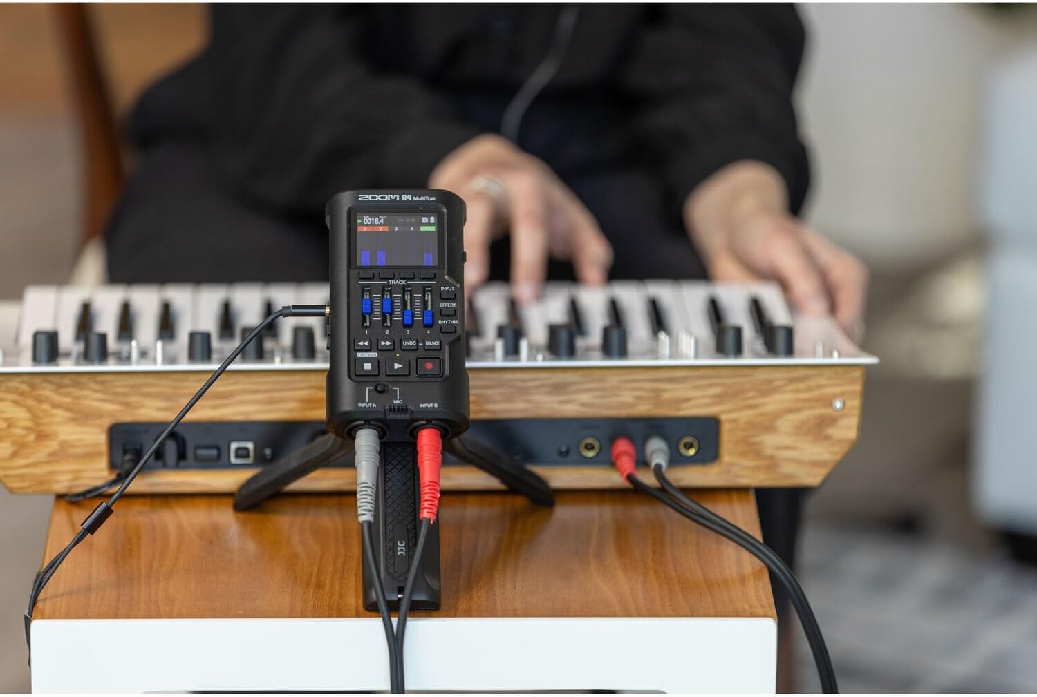Zoom R4 MultiTrak 32-Bit Float 4-Track Recorder with Stereo Bounce, Built-in Mic, Effects & USB Audio Interface (Bundle)