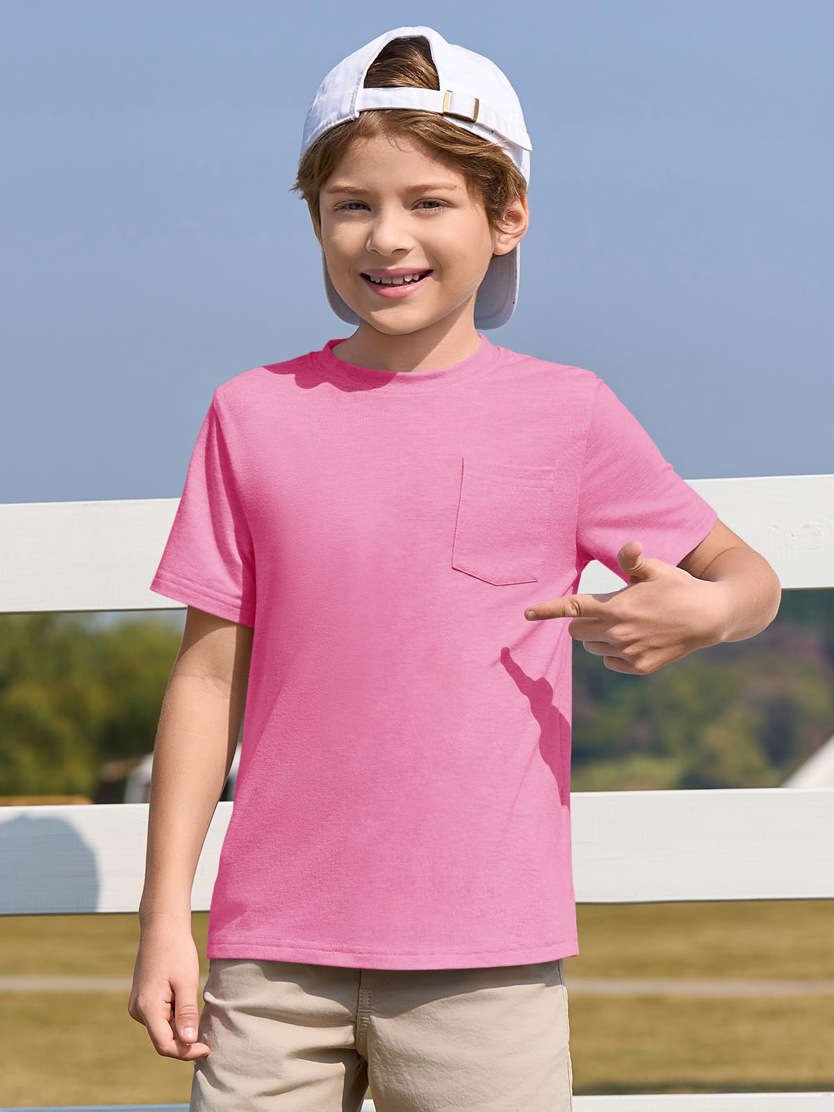 Haloumoning Camiseta de manga corta con cuello redondo para niños, para verano, lisa, ligera, ajuste regular, camisetas deportivas, informales, básicas, con bolsillo en el pecho, 5-14 años — view 3