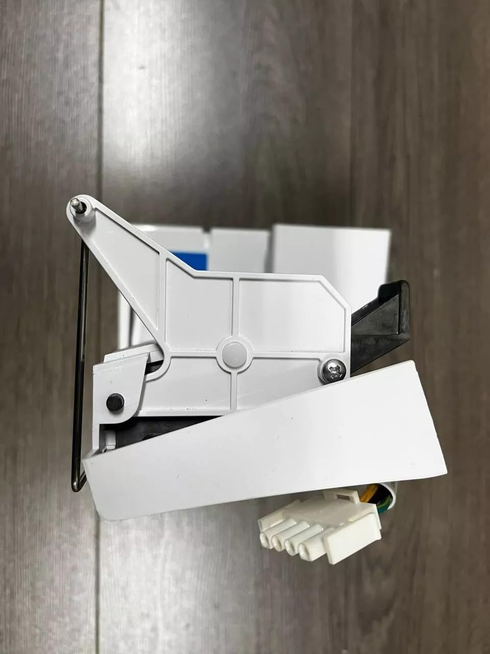 675261 00675261 Refrigerator Icemaker Compatible for Bosch Replaces 00675261, AP4483635, 1562110, AH3482461 Ice Maker