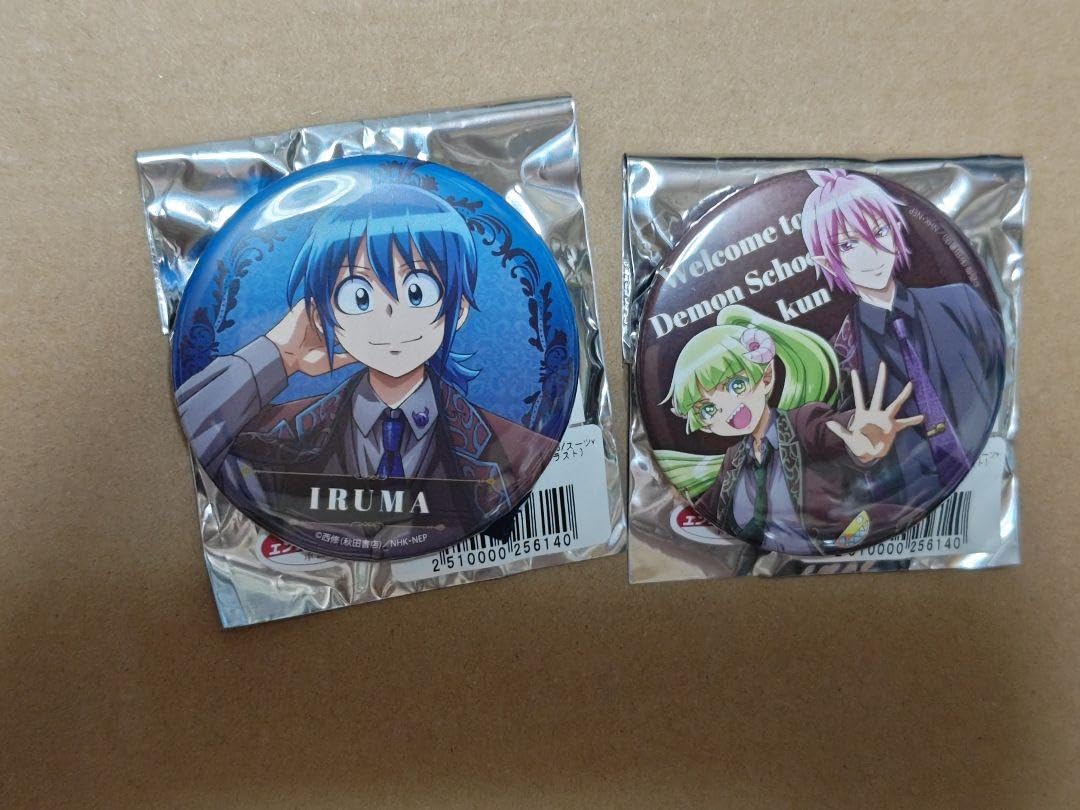 激レア　魔入りました!入間くん　白スーツ　バラ アスモデウス　缶バッジ 激レア 魔入りました!入間くん 白スーツ バラ アスモデウス 缶