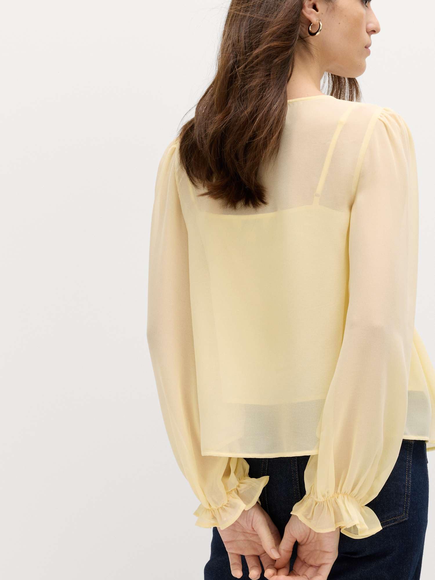 Marks & Spencer Donna Scollo a V con Dettaglio Volant Manica Lunga Camicetta – vestibilità Regolare – Tessuto Trasparente – con Canottiera