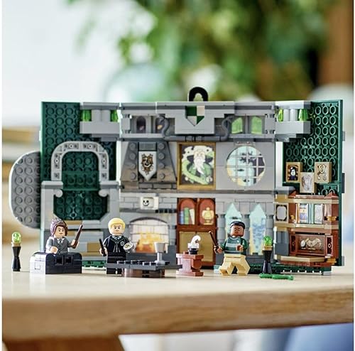 Miniatura 3 de LEGO 76410 Bandera de Slytherin de Harry Potter, habitación compartida con castillo de Hogwarts, juguete de viaje coleccionable con minifigura Draco