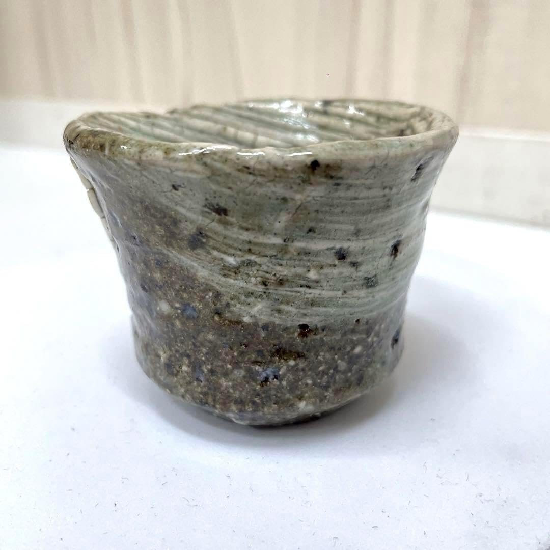 #XG234 陶芸家・唐津焼・中川自然坊・刷毛目唐津・ぐい呑み・共箱・酒器・骨董 XG234 陶芸家・唐津焼・中川自然坊・刷毛目唐津・ぐい呑み・共箱・酒器