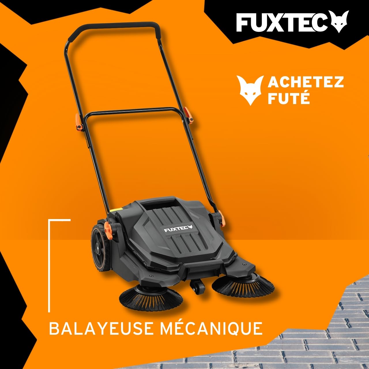 Balayeuse mécanique FUXTEC FX-HK65 – idéale pour surfaces extérieures moyennes à grandes. Largeur de travail 650 mm, cuve 20 L, capacité jusqu'à 2000 m², design ergonomique