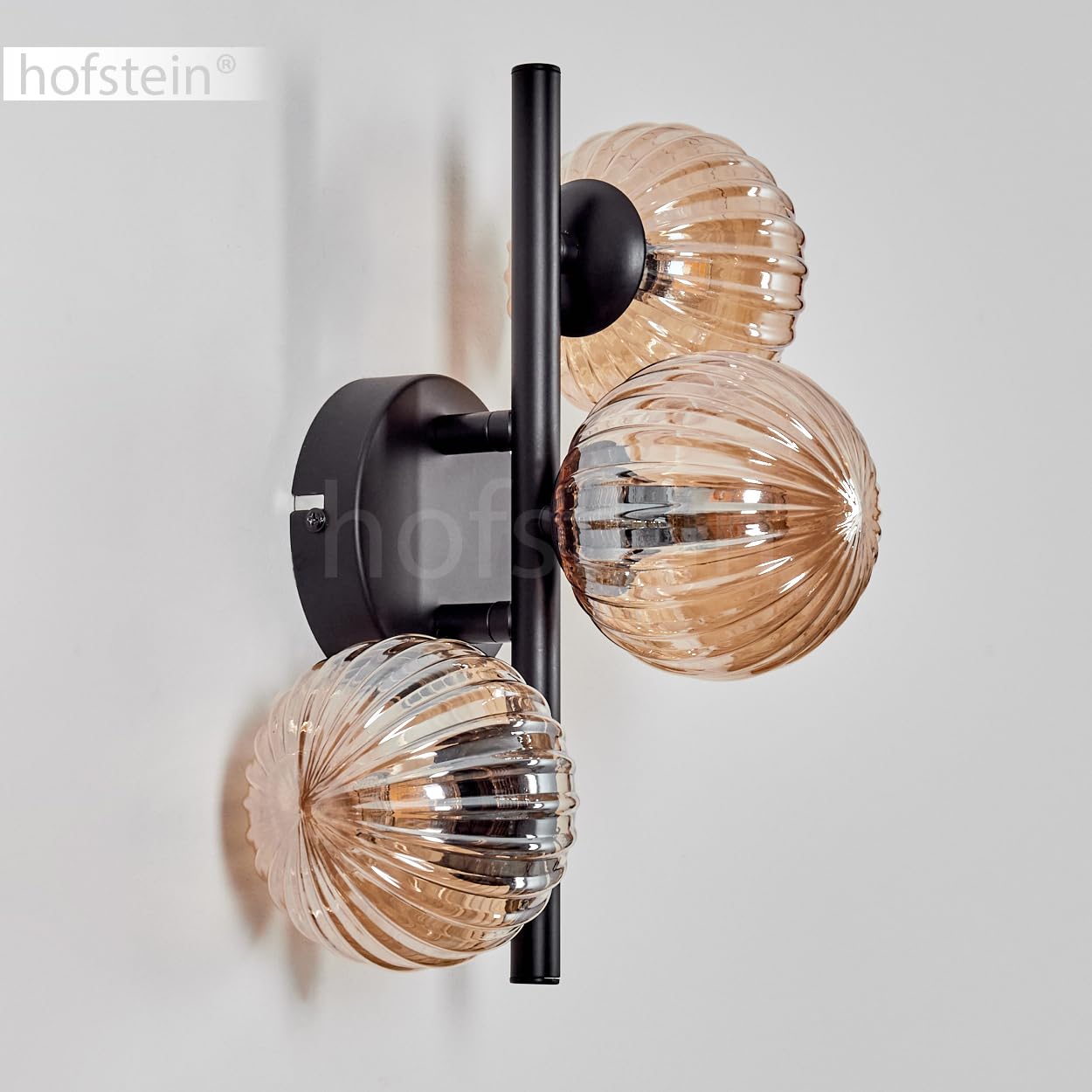 Wandleuchte Chehalis, Wandlampe aus Metall/Riffelglas in Schwarz/Bernstein, Leuchte im Retro/Vintage-Design m. Schirmen aus Glas (Ø 10 cm) u. An/-Auschalter am Gehäuse, 3 x G9, ohne Leuchtmittel
