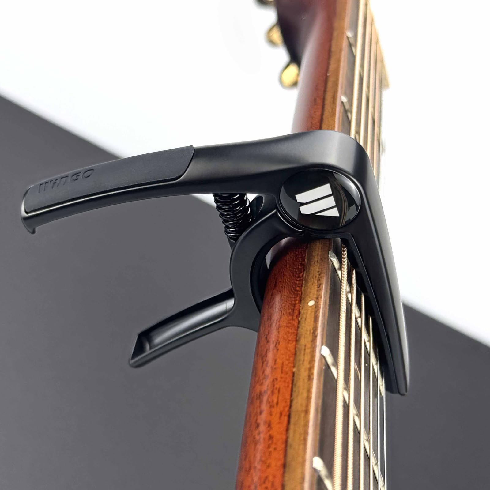 WINGO Capodastre pour guitares acoustiques et électriques, ukulélé, mandoline, banjo – Noir