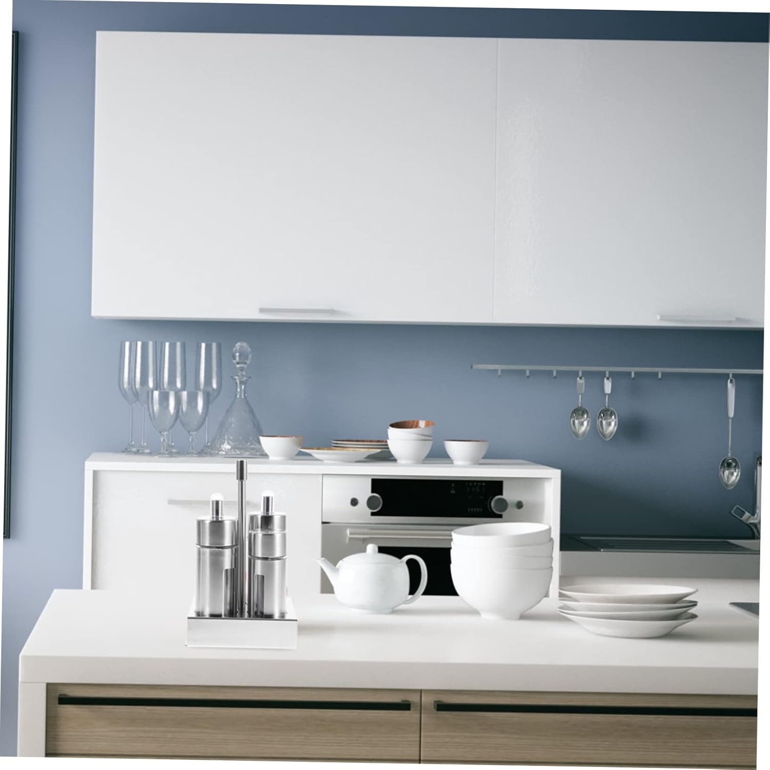 Modern Salt Pepper Seasoning Bottles Lids Stainless Steel Condiment Containers Easy to Use Home Kitchen Utensils