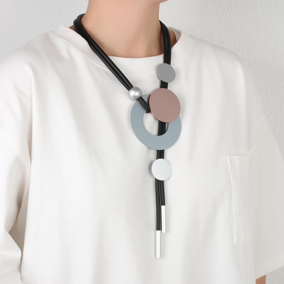 Collares Collar Mujer hombre Colgante Cadena De Suéter Largo De Goma Negra, Collares Con Colgante Redondo De Aluminio Simple Para Damas De Oficina