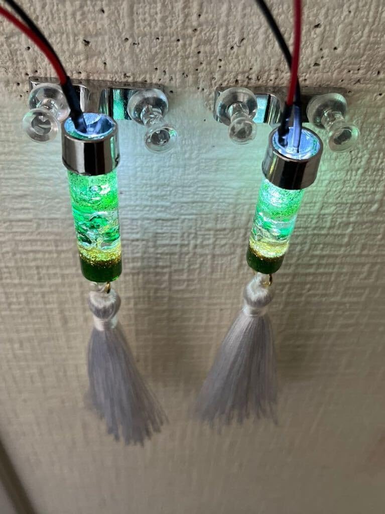 Amazon.co.jp: 水中花 ミニシャンデリア 緑色 白房 ラメ 2本セット LED  