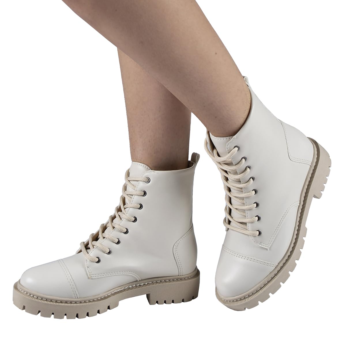 Bota Coturno Plataforma Blogueira Tratorada Feminina Moda em promoção! Veja a oferta e mais achadinhos de Botas 3 Hoje é o melhor dia para comprar Bota Coturno Plataforma Blogueira Tratorada Feminina Moda com aquele preço maroto! Promoção! Aproveite a oferta! 3