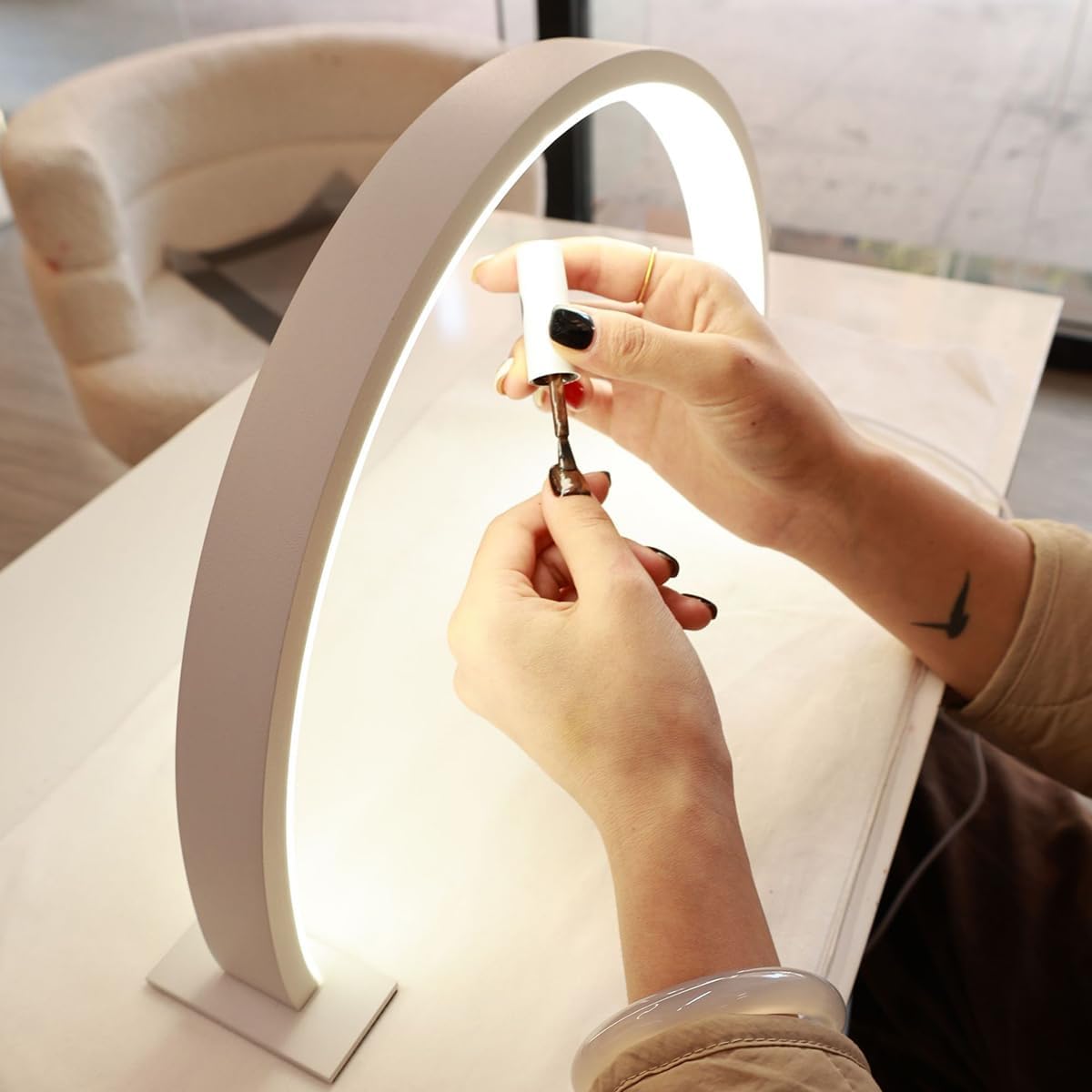 Lampe De Bureau USB Pour Ongles, Lampe En Forme De Demi-lune Pour Tatouage De Cils, De Bureau LED De Bureau Convient Aux Maquilleurs (Blanc)