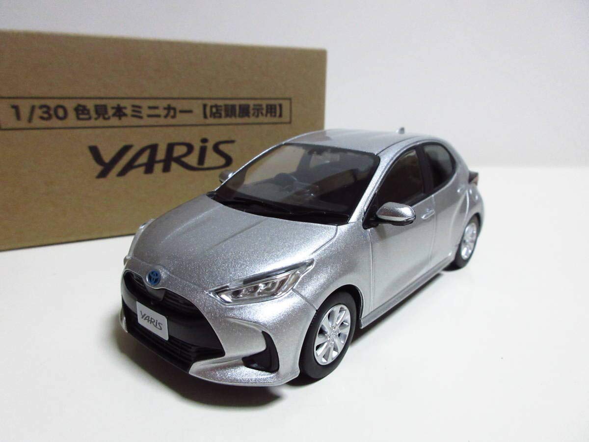 ヤリス・トヨタ1/30スケール ミニカー シアンメタリック　非売品 送料込み トヨタ ヤリス ミニカー 1/30 シアンメタリック 8W9 水色 青