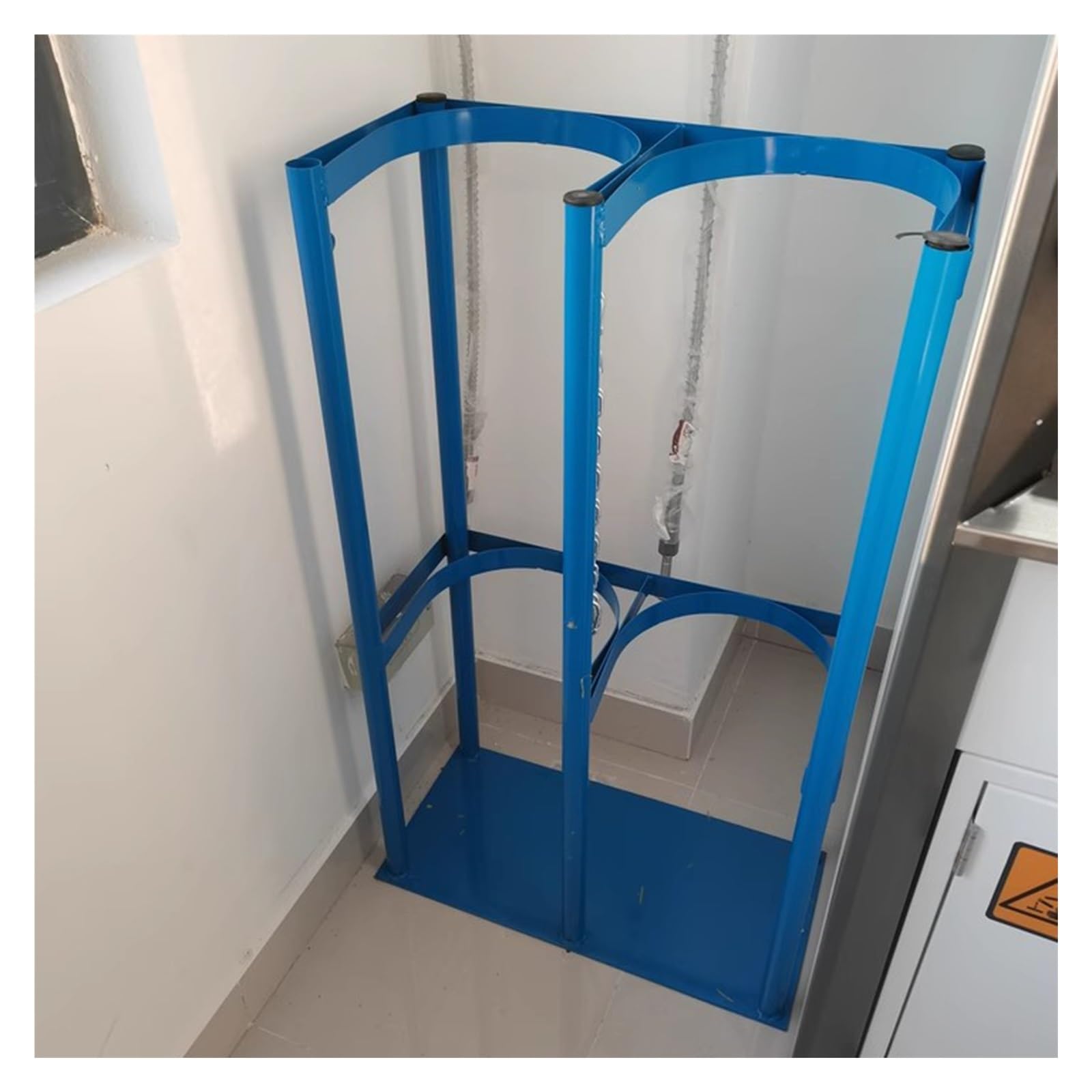 Support de réservoir d'oxygène au sol pour éliminer les risques de chute de bouteille