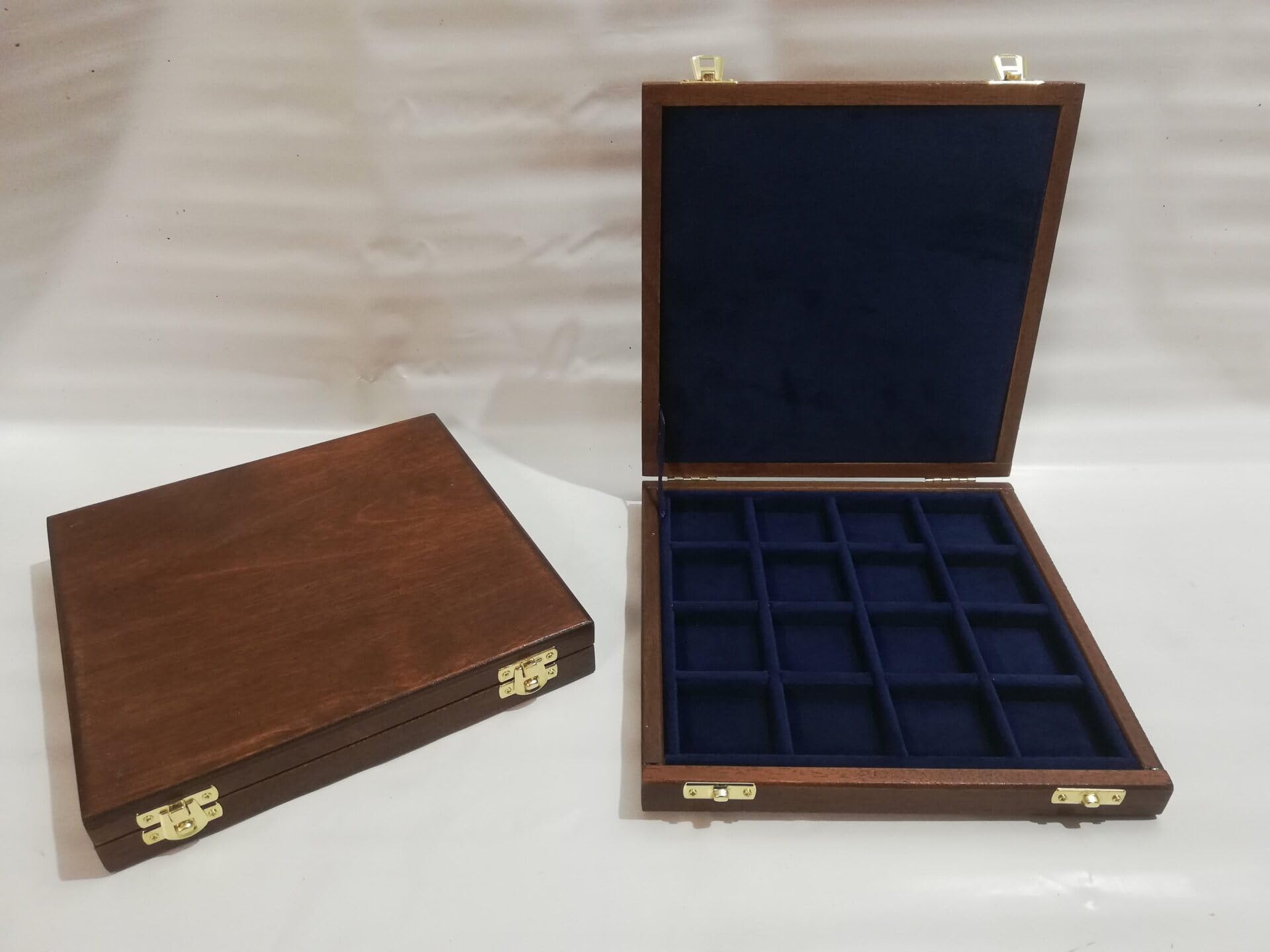 Caja para monedas y medallas de madera con terciopelo, 16 compartimentos 40x40 mm, monetario artesanal hecho a mano, colección numismática