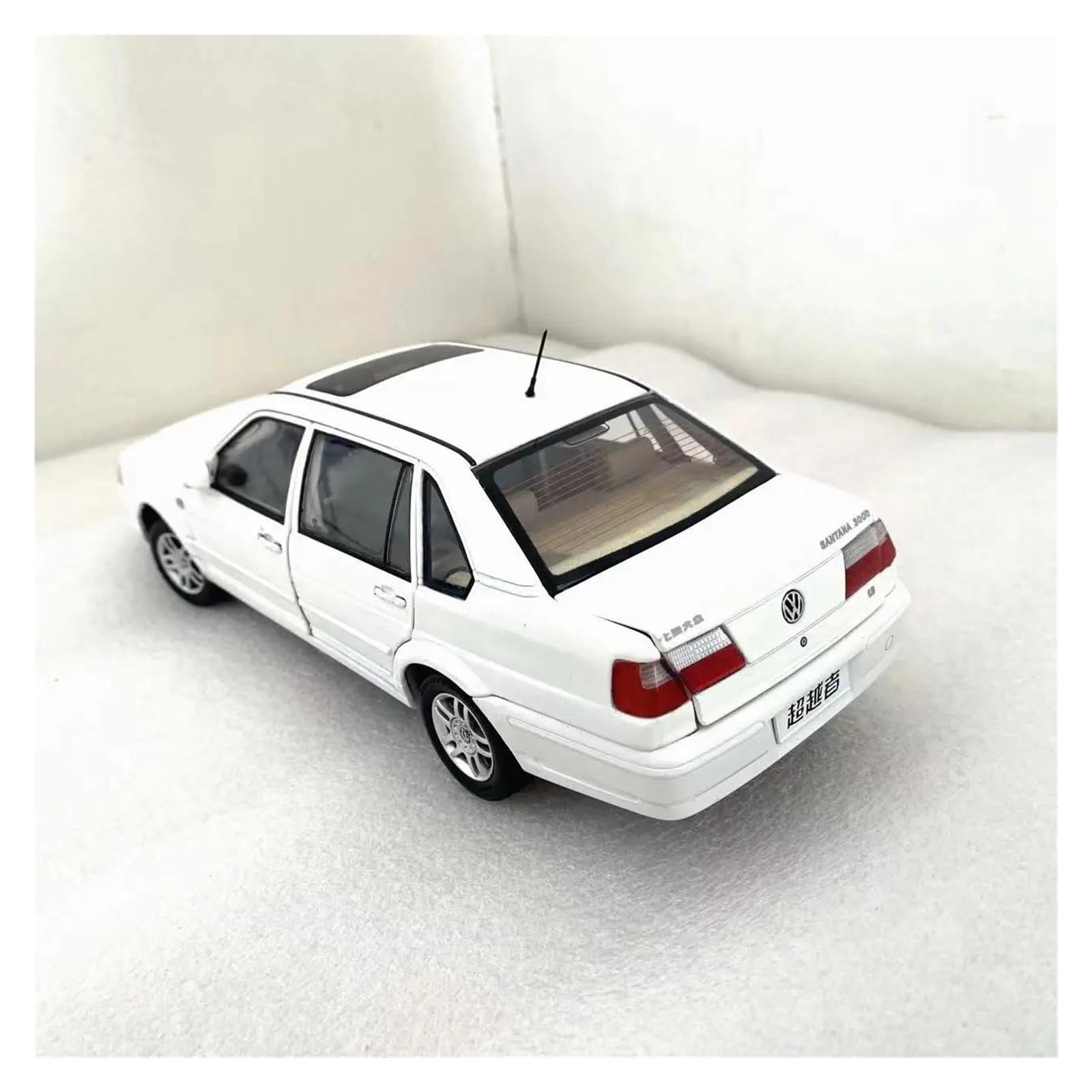 Metallo Scala Replica 1 18 Per Santana 3000 Pressofuso In Lega Modello Auto Beyonder Statico Bianco Veicolo Giocattolo Regalo Da Collezione
