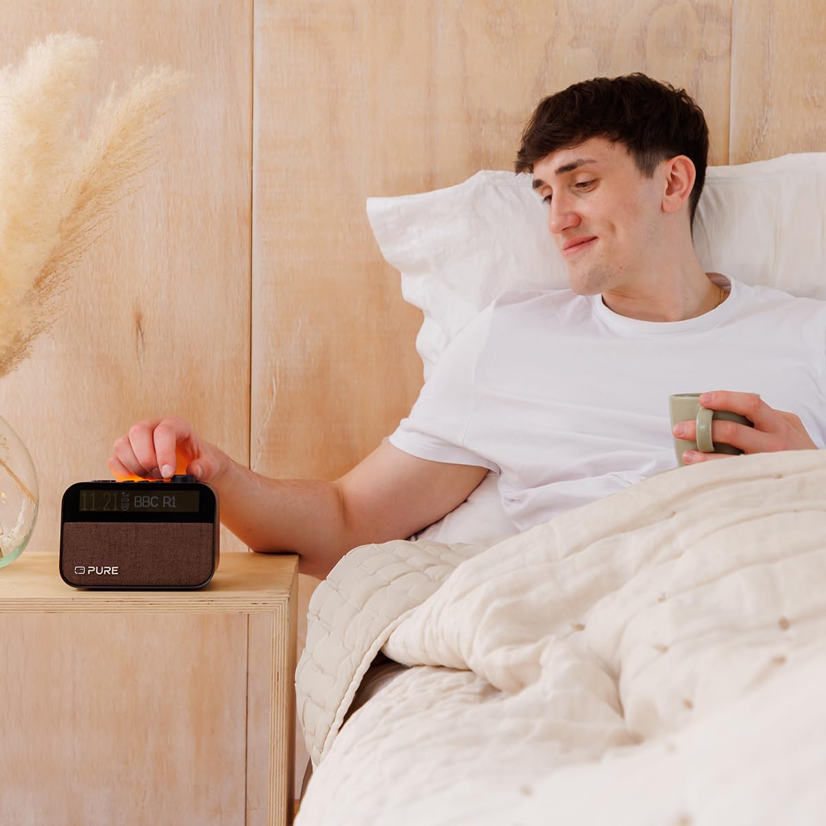 Pure Moment Reloj Despertador para Mesita de Noche y Oficina (Radio Digital Dab+/FM, Bluetooth, Máquina de Ruido Blanco, Ayuda para Dormir, Luz Despertador, Luz Nocturna, Pantalla Regulable) Negro