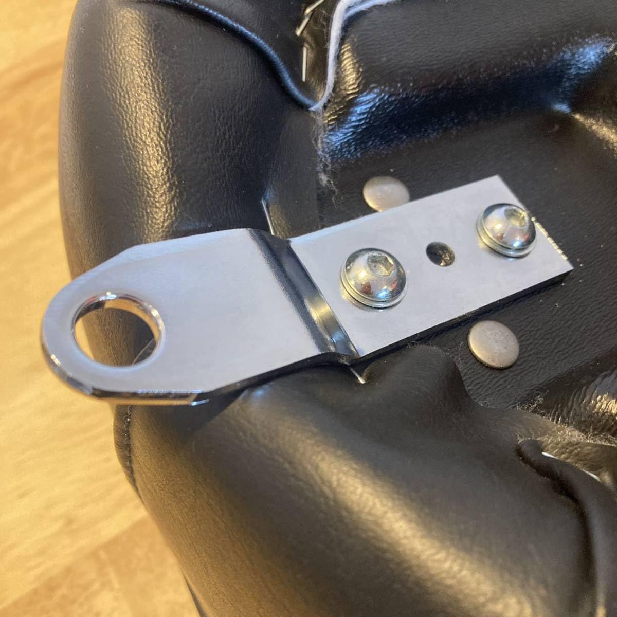 Harley-Davidsonスポーツスター純正シート(おまけシートボルト付)