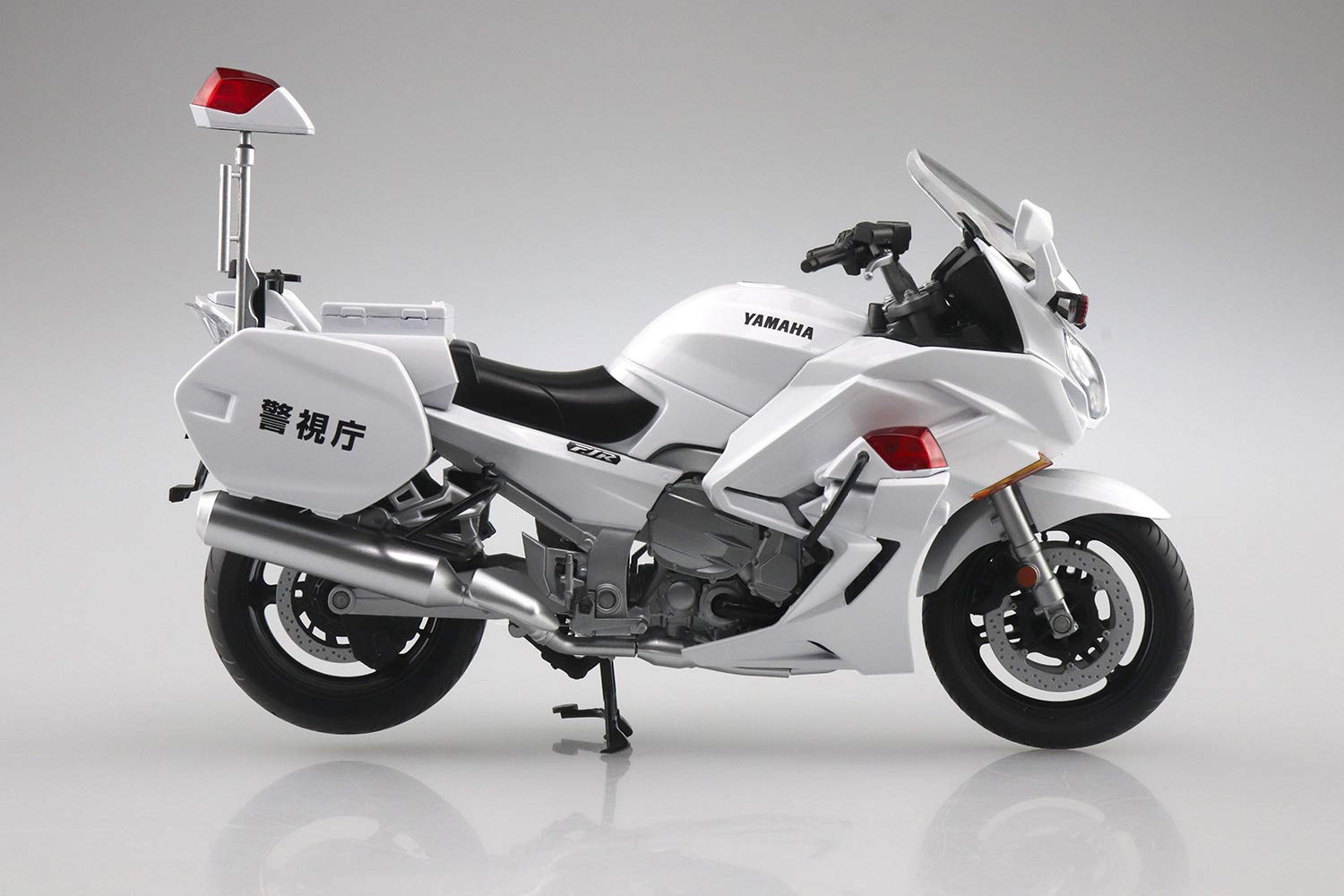 1/12 完成品バイクシリーズ　CB1300P（白バイ）　警視庁　バイク Amazon.co.jp: スカイネット 1/12 完成品バイクCB1300P 白バイ : ホビー