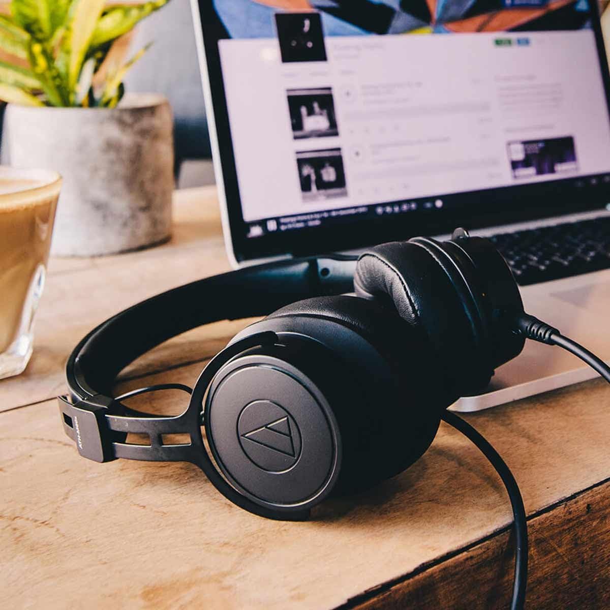 Amazon.com: Audio-Technica ATH-M60XA Closed-Back Headphones