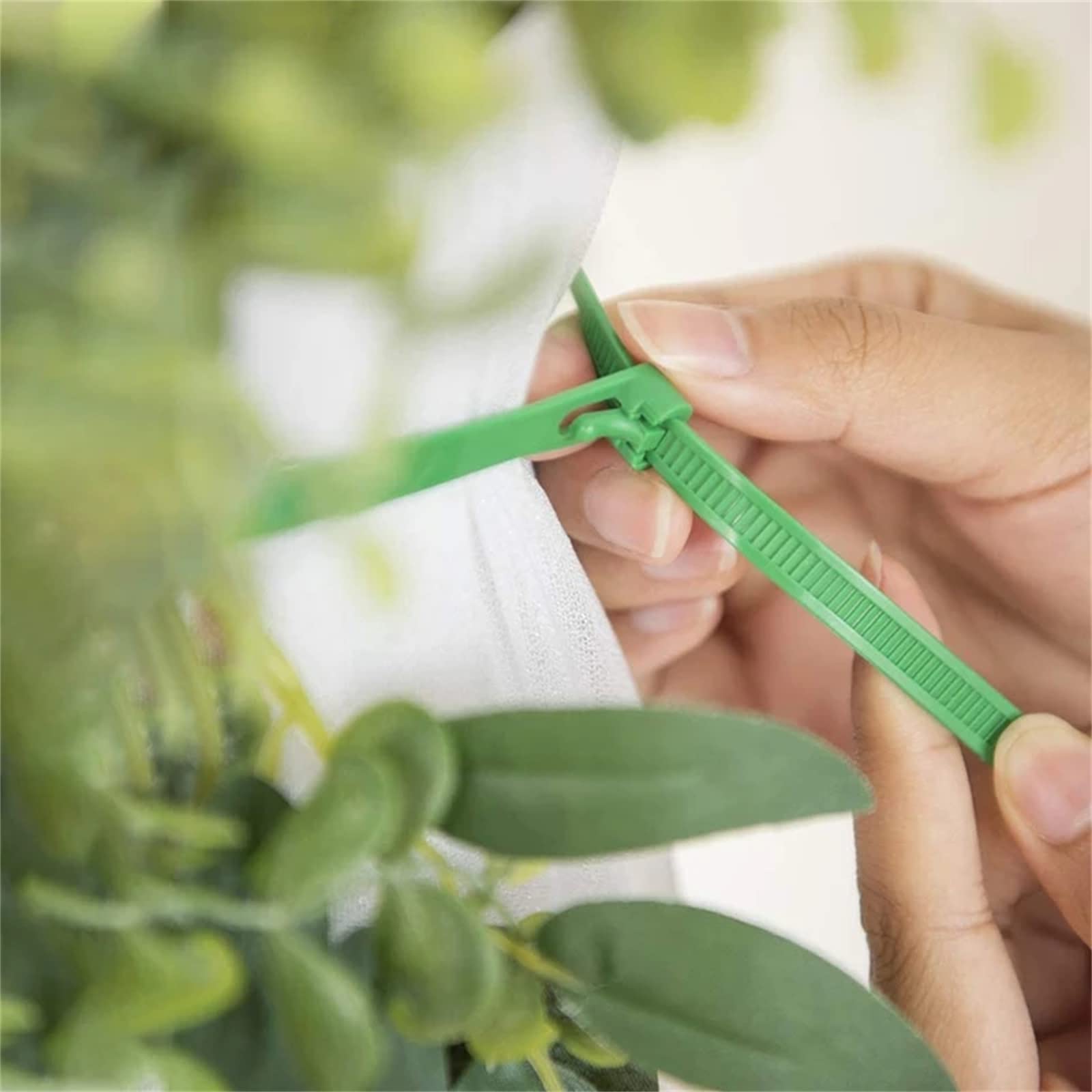 Hochzeitsbogen Blumen Set(3 Stück) – 2 weiße Rosen-Blumengirlanden und 1 transparenter Stoffvorhang, Blumenbogen-Dekoration für Zeremonien, Empfänge, Dekorationen oder zum Selbermachen