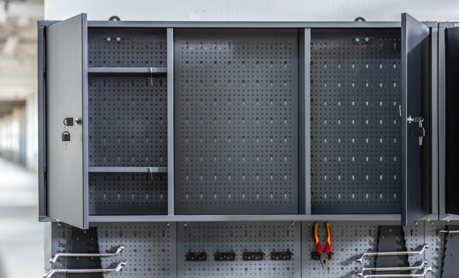 Ondis24 Werkstatteinrichtung Werkstatt Set Werkbank Fritz Hängeschrank Werkzeugwand Metall Schwarz Grau (Hängeschrank Kurt, 240 cm)