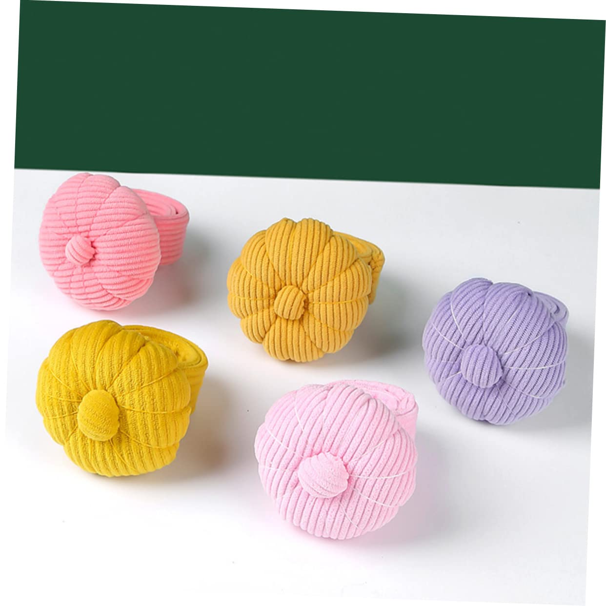 SHINEOFI 4 Stück Kürbisnadel Nähnadelkissen Mit Band Nadeleinfädler Für Nähmaschinen Stift Nähen Mit Köpfen Tasten Gel Zubehör Ansteckblume Splinte Nadelkissen-Armband Korb Gießen Baumwolle