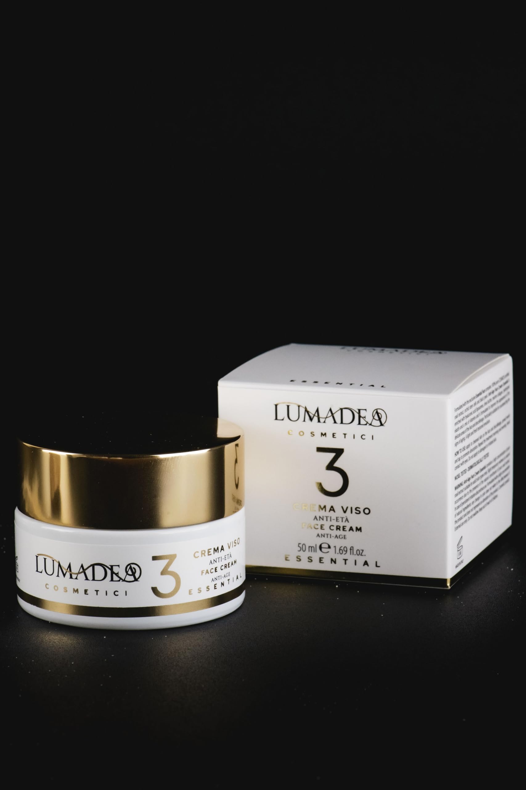 Lumadea Crema Viso Anti Età - 50ml. Rigenera, idrata, illumina. La formula è potenziata dal complesso esclusivo Essential Face, che combina: Bava di lumaca certificata COSMOS