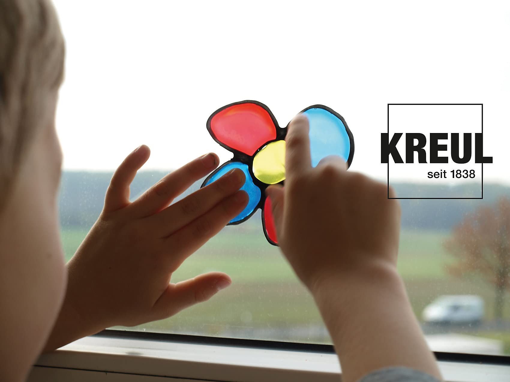 KREUL 24451 - Mucki Window Color Mały Świat Zwierząt - zestaw z 7 kredkami do kolorowania okien o pojemności 29 ml, plastikowymi kartami i szablonami, wegański, bezglutenowy, bez laktozy