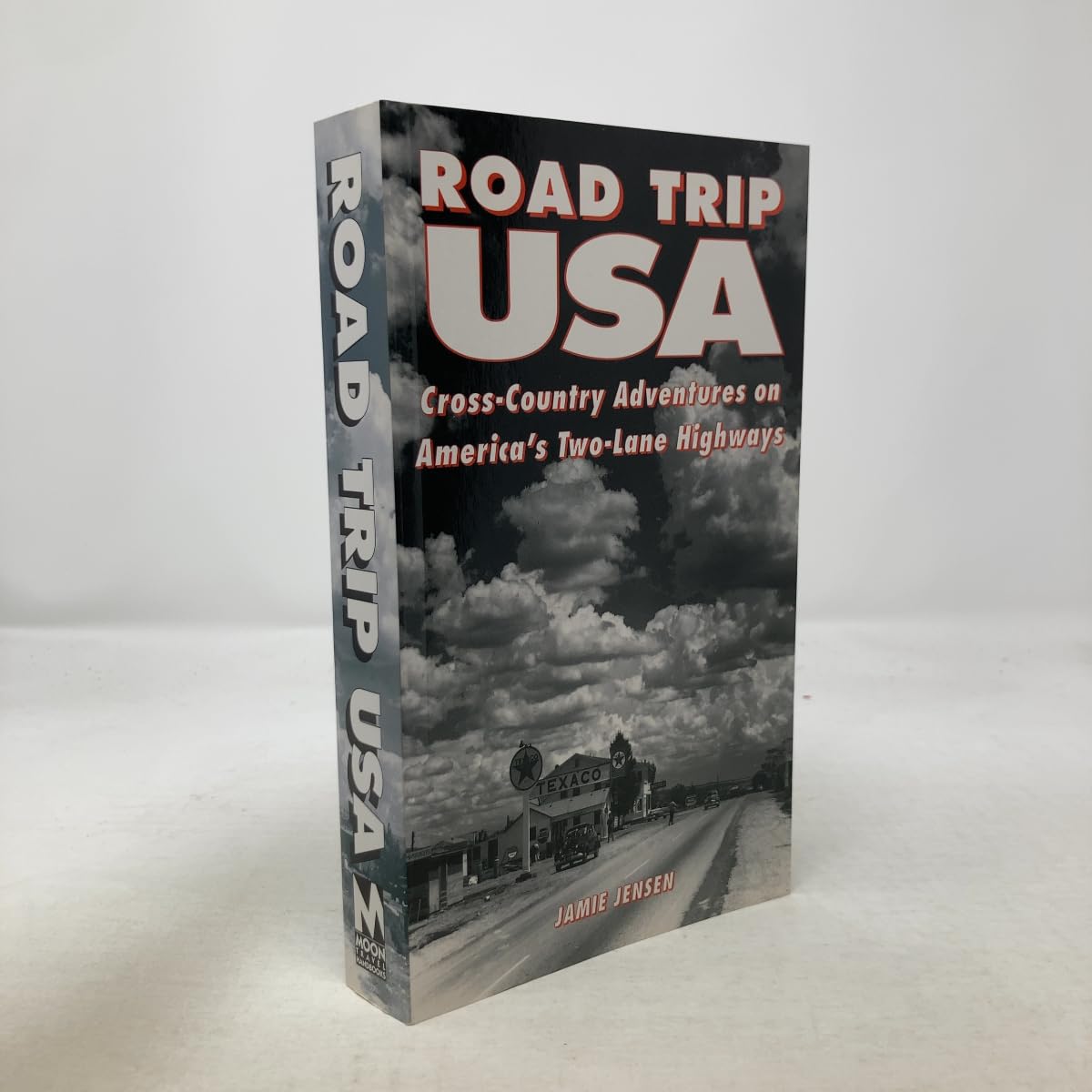 Road Trip USA: Cross-country Celebration of America's Two-lane Highways with a Network of Intersecting Routes Between and Beyond the Interstates (Moon Handbooks)