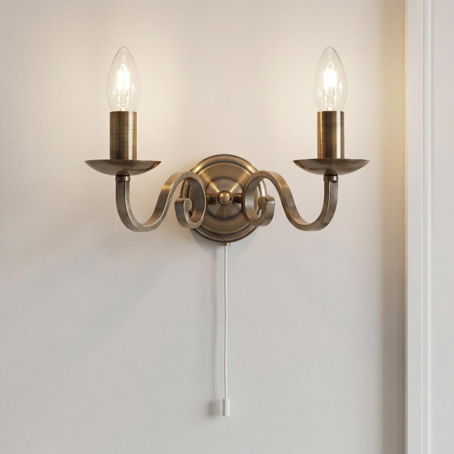 Licht-Erlebnisse Rustikale Wandleuchte in Gold Antik 2xE14 bis zu 60 Watt 230V aus Metall Schlafzimmer Wohnzimmer Esszimmer Lampe Leuchten innen
